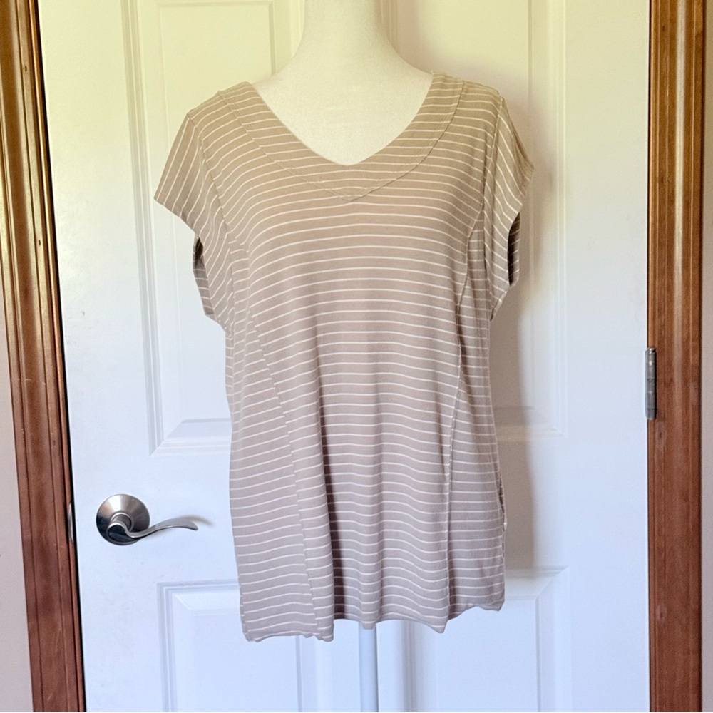 NWT Women’s Cream Striped V-Neck Top